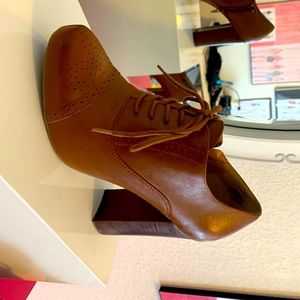 Crown Vintage, Platform, Size 8